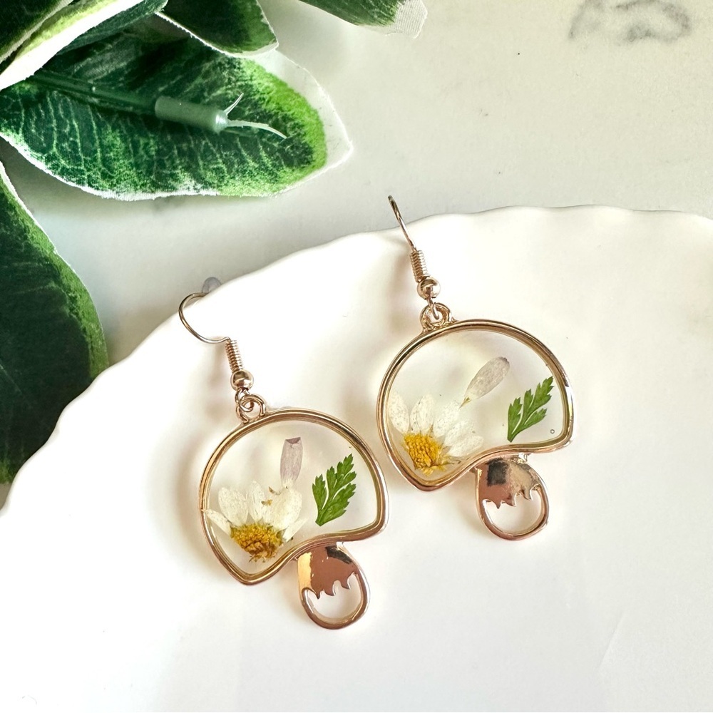 2/$30🌵 Real Dried Pressed Flowers Leaves Mushroom Earrings Daisy Jewelry NEW